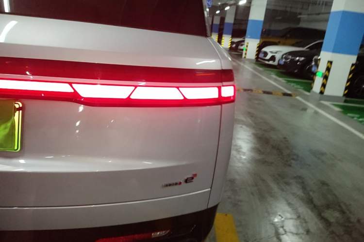 Used Denza N9 2025 Flagship Model Right Rear Taillight