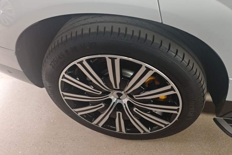 Used Denza N9 2025 Flagship Model Right Rear Wheel Hub