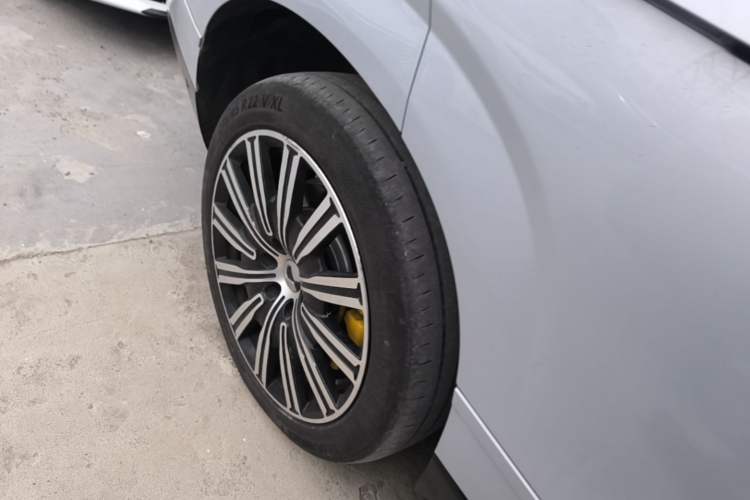Used Denza N9 2025 Flagship Model Right Rear Wheel Hub