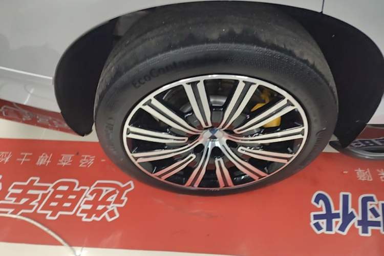 Used Denza N9 2025 Flagship Model Right Rear Wheel Hub