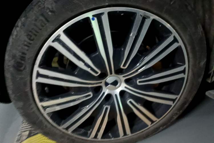 Used Denza N9 2025 Flagship Model Right Rear Wheel Hub