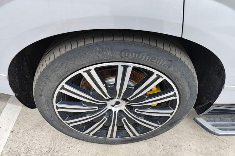 Used Denza N9 2025 Flagship Model Right Rear Wheel Hub