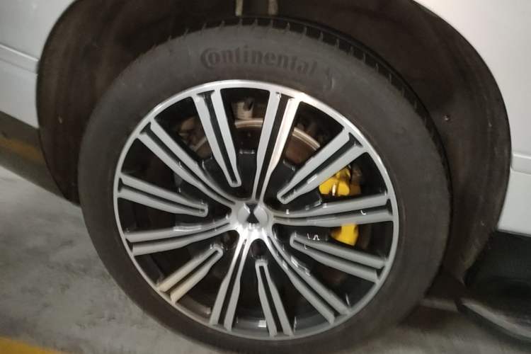 Used Denza N9 2025 Flagship Model Right Rear Wheel Hub
