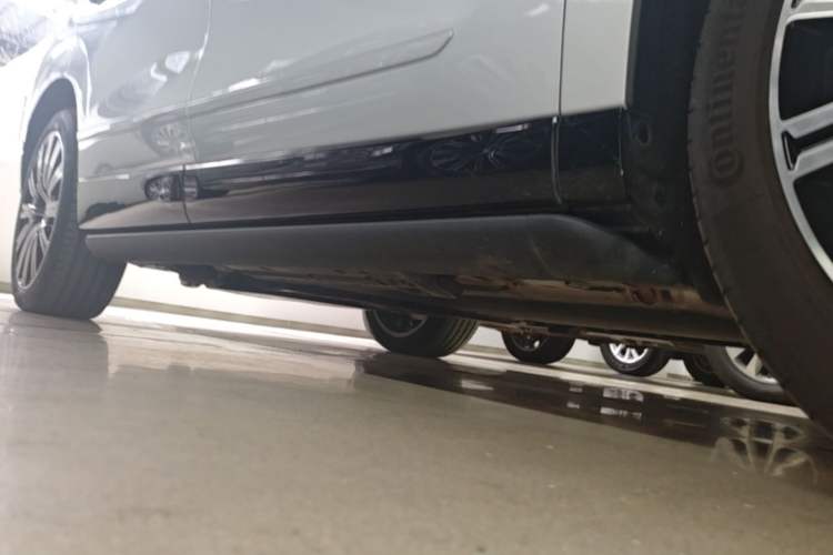 Used Denza N9 2025 Flagship Model Right Side Sill