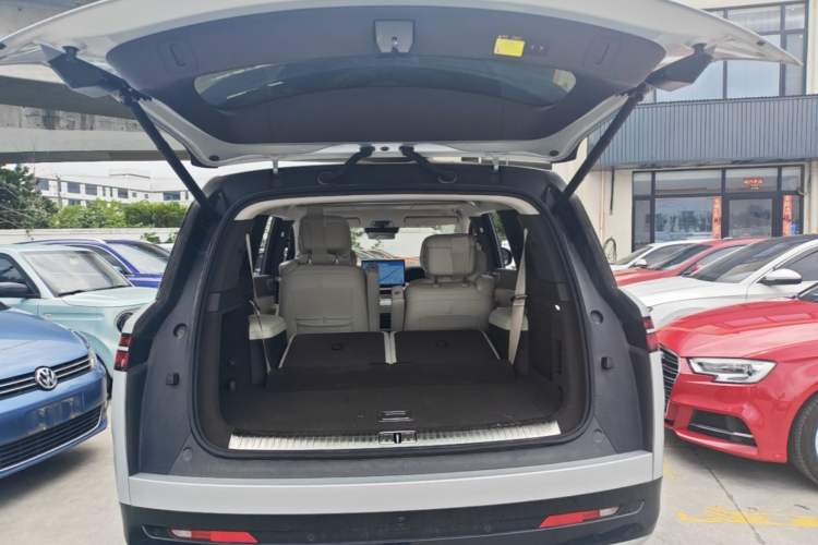 Used Denza N9 2025 Flagship Model Trunk