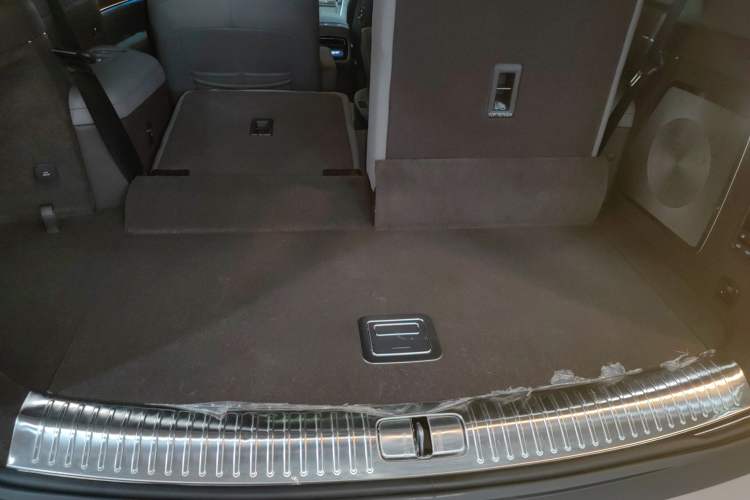 Used Denza N9 2025 Prestige Version Trunk