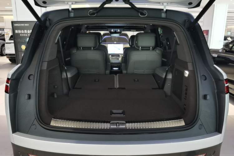 Used Denza N9 2025 Prestige Version Trunk