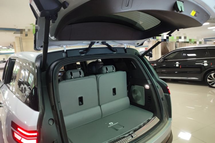 Used Denza N9 2025 Prestige Version Trunk