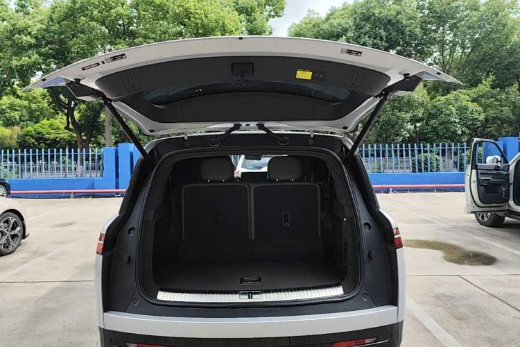 Used Denza N9 2025 Flagship Model Trunk
