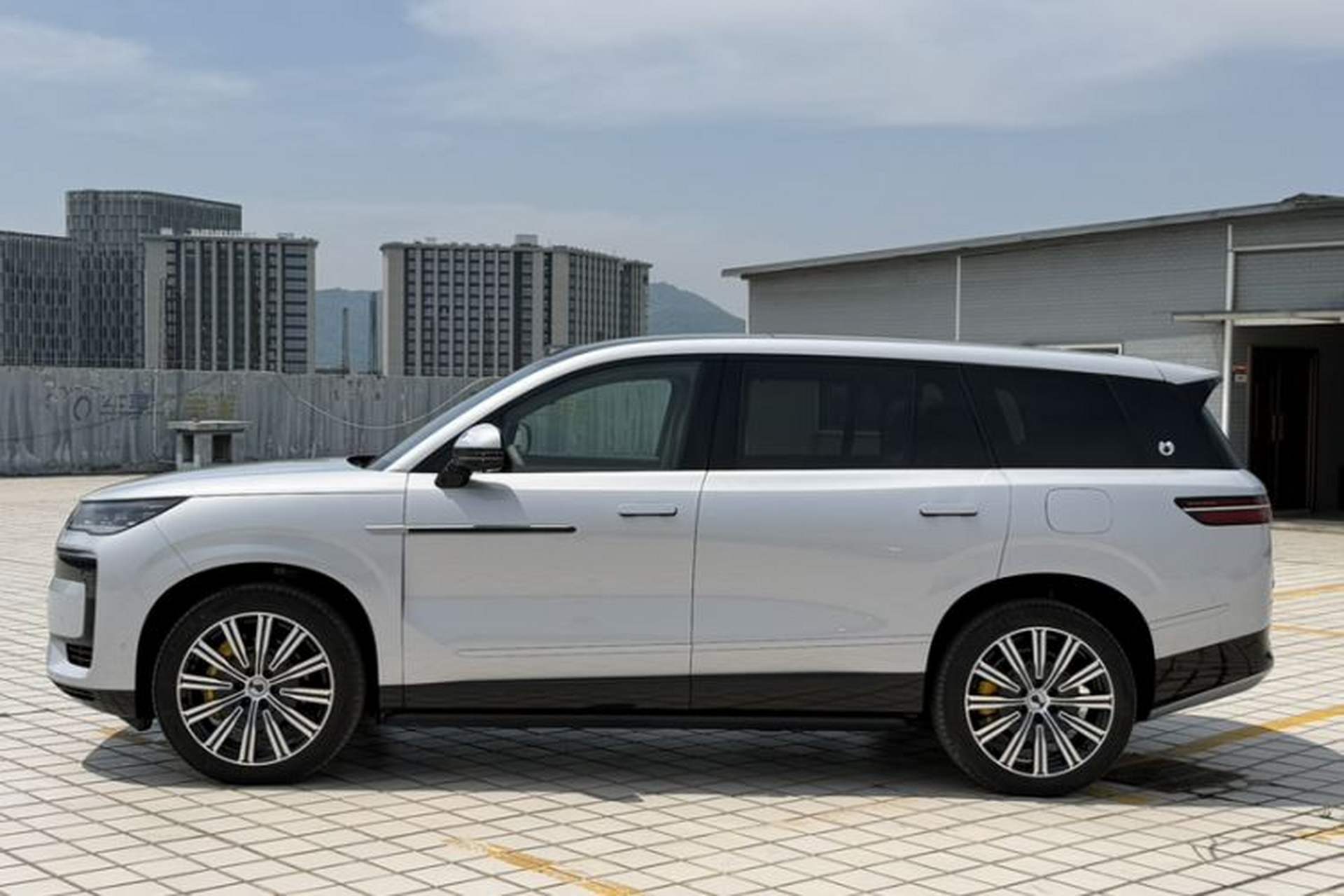 Used Denza N9 2025 Prestige Version Exterior 9
