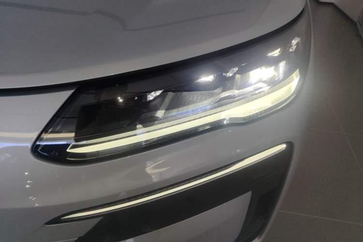 Used Denza N9 2025 Flagship Model Left Front Headlight