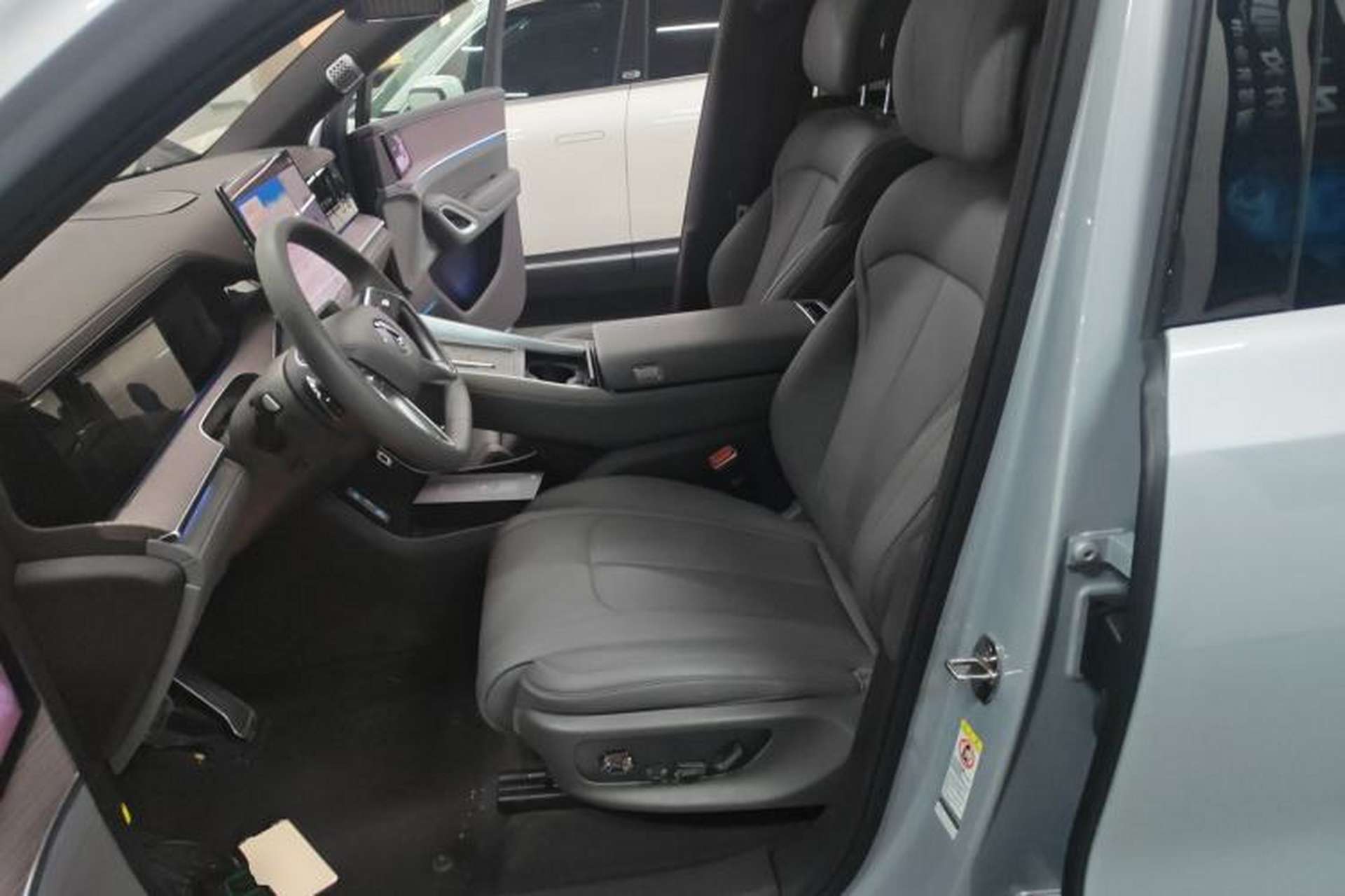 Used Denza N9 2025 Flagship Model Left Front Seat
