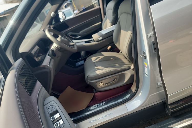 Used Denza N9 2025 Flagship Model Left Front Seat