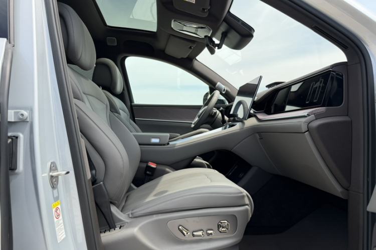 Used Denza N9 2025 Prestige Version Right Front Seat