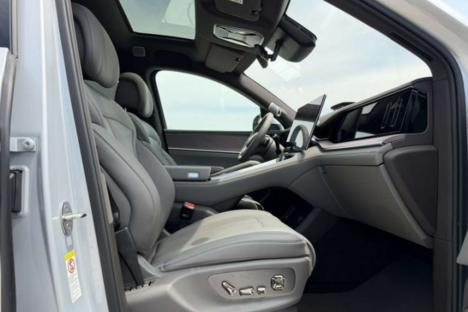 Used Denza N9 2025 Prestige Version Right Front Seat