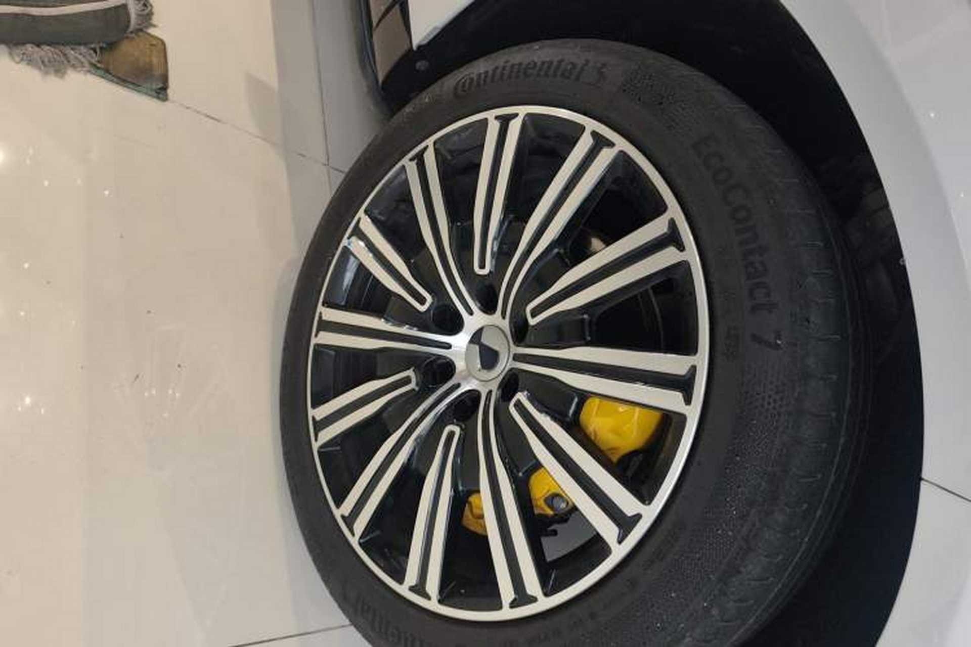 Used Denza N9 2025 Flagship Model Right Front Wheel Hub
