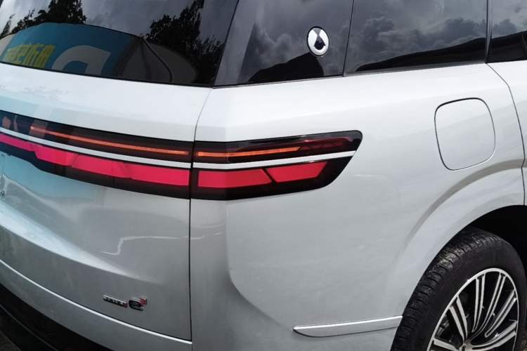 Used Denza N9 2025 Flagship Model Right Rear Taillight