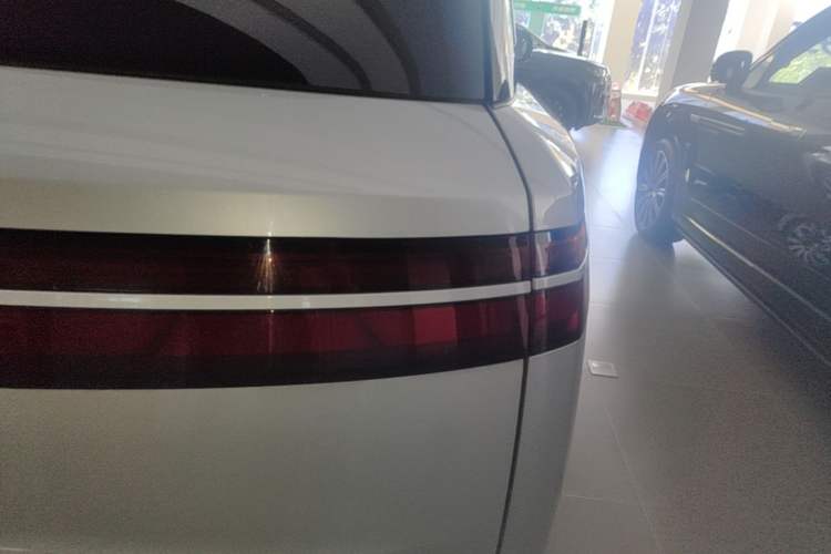 Used Denza N9 2025 Flagship Model Right Rear Taillight