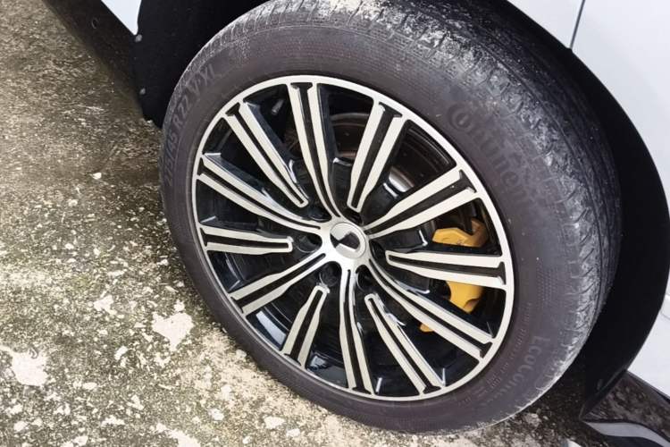 Used Denza N9 2025 Flagship Model Right Rear Wheel Hub
