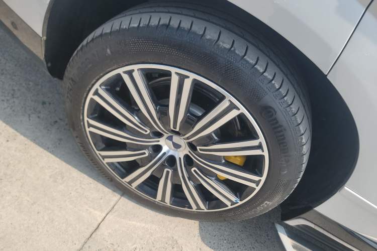 Used Denza N9 2025 Flagship Model Right Rear Wheel Hub