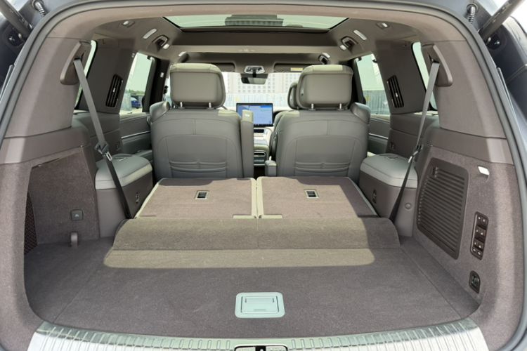 Used Denza N9 2025 Prestige Version Trunk