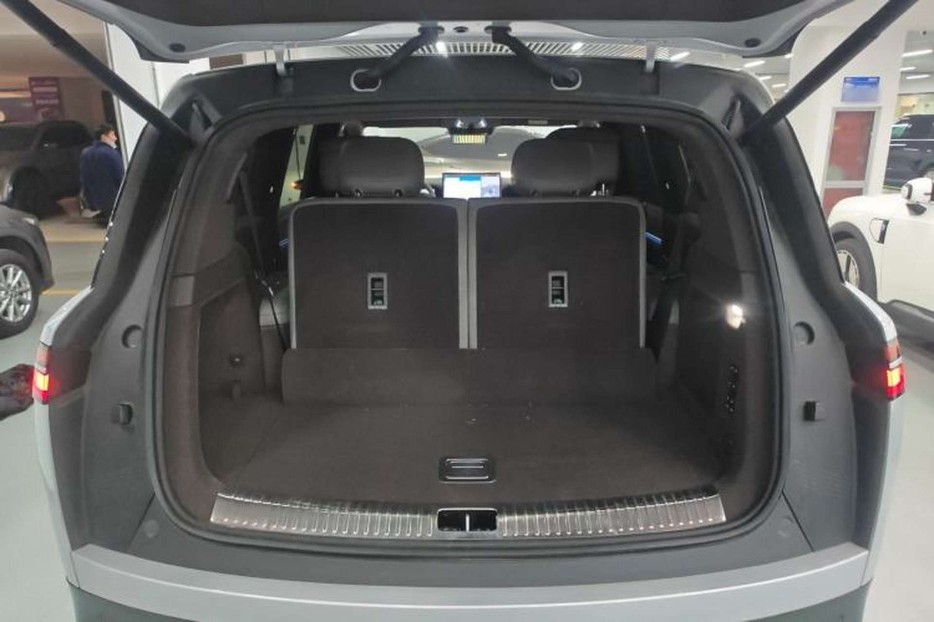 Used Denza N9 2025 Flagship Model Trunk