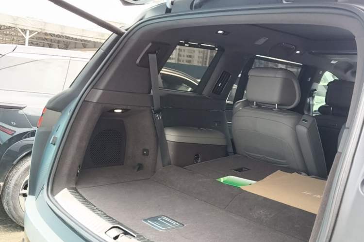 Used Denza N9 2025 Flagship Model Trunk