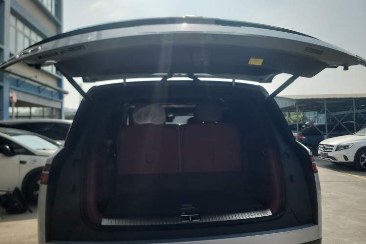 Used Denza N9 2025 Flagship Model Trunk