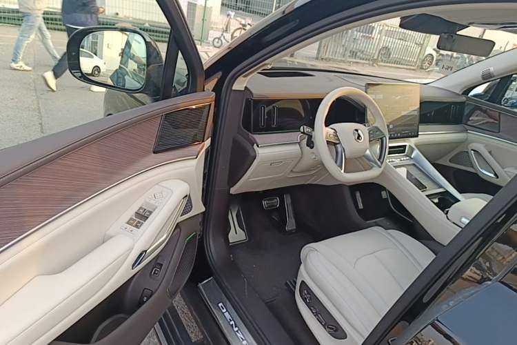 Used Denza N9 2026 Model Flagship Edition Driver Seat