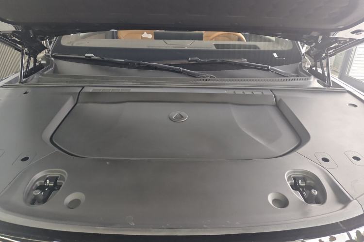 Used Denza N9 2026 Model Zunyue Model Engine Bay