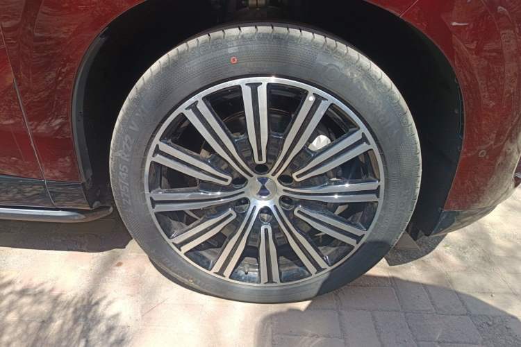 Used Denza N9 2026 Model Flagship Edition Right Front Wheel Hub