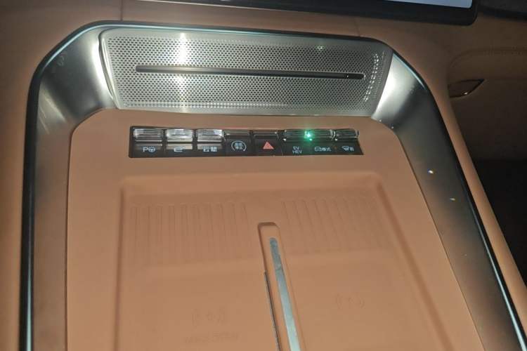 Used Denza N9 2026 Model Zunyue Model Audio And AC Panel