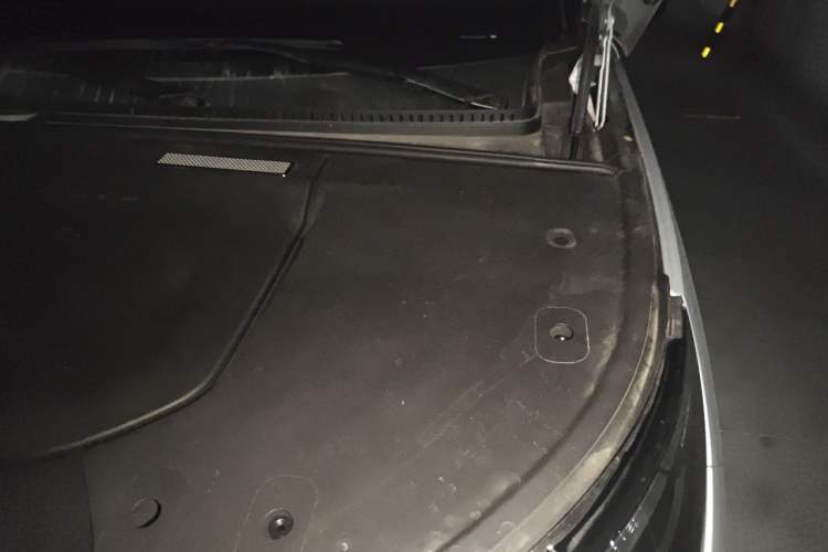 Used Denza N9 2026 Model Zunyue Model Engine Bay Left