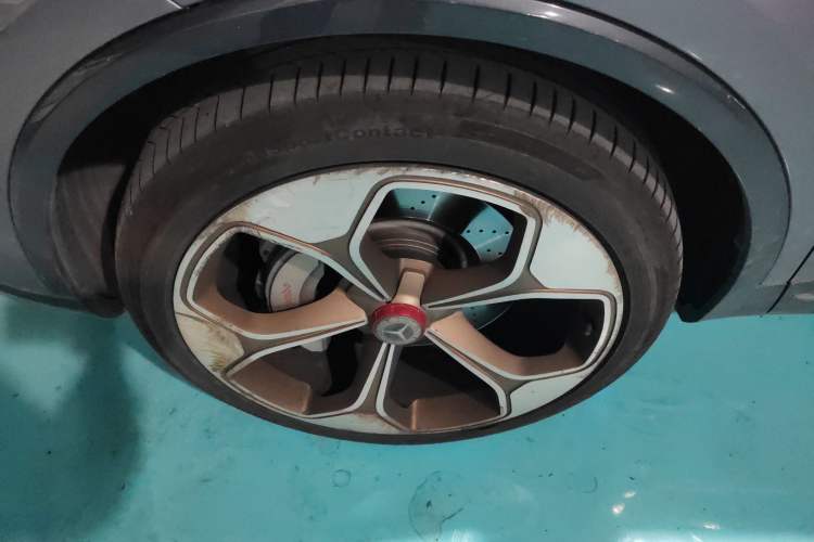 Used Denza X 2020 All-Electric Flagship Model Left Front Wheel Hub