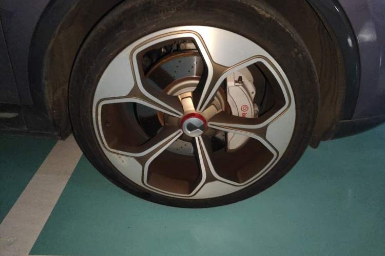 Used Denza X 2020 All-Electric Flagship Model Right Front Wheel Hub