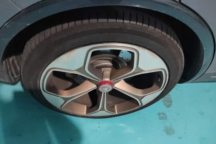 Used Denza X 2020 All-Electric Flagship Model Right Rear Wheel Hub