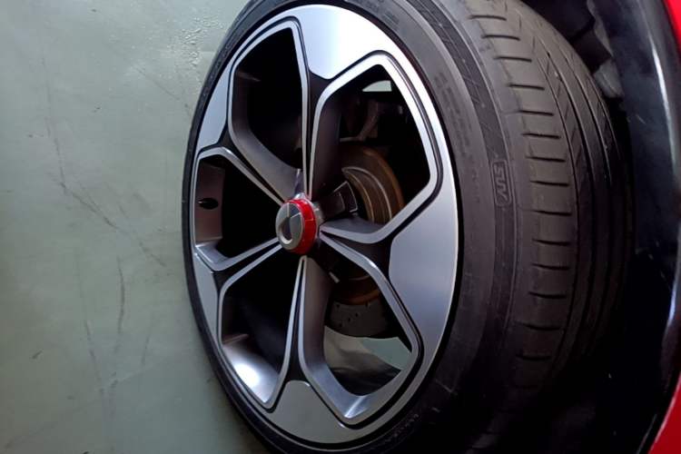 Used Denza X 2020 PHEV Flagship Edition Right Rear Wheel Hub