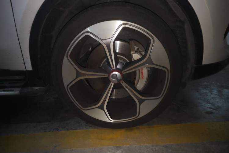 Used Denza X 2020 PHEV Flagship Edition Right Front Wheel Hub