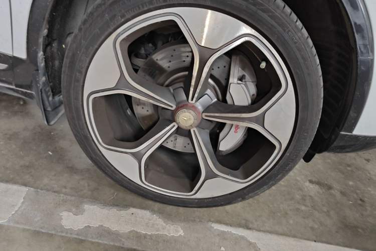 Used Denza X 2020 PHEV Flagship Edition Right Front Wheel Hub