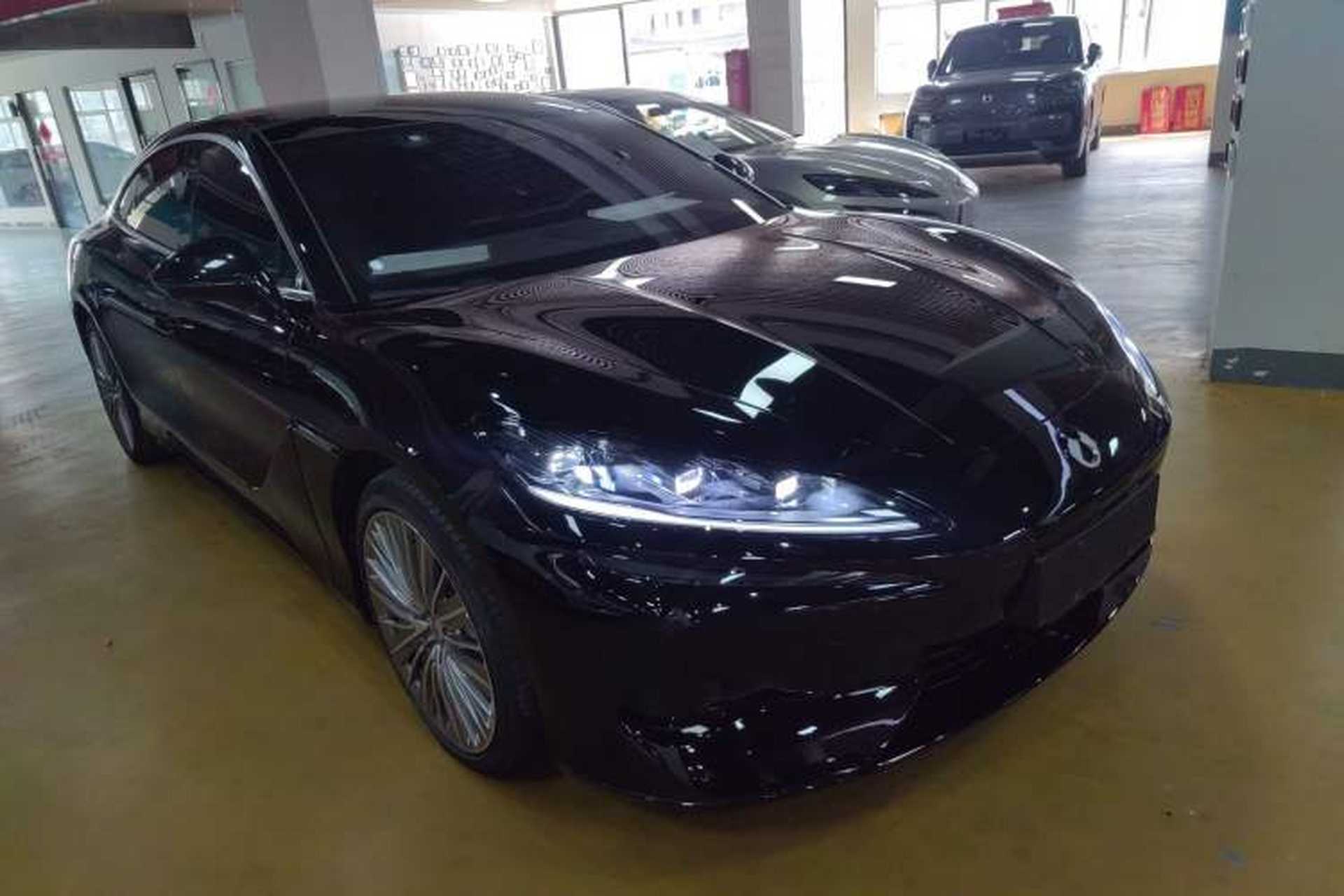 Used Denza Z9 2024 1100 km All-Wheel-Drive Ultra Version Front Right 45 Deg