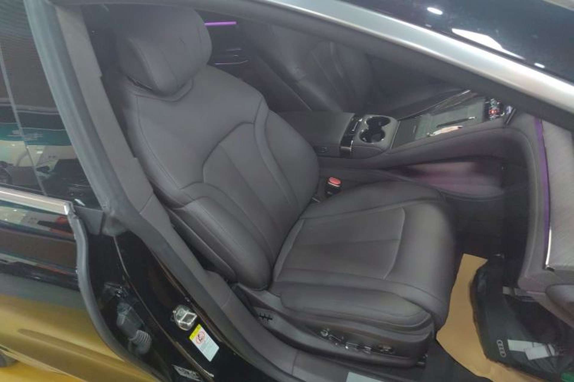 Used Denza Z9 2024 1100 km All-Wheel-Drive Ultra Version Right Front Seat