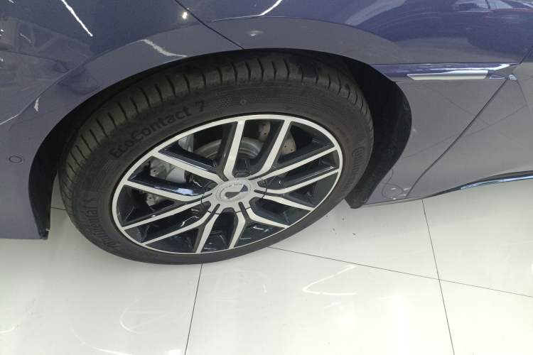 Used Denza Z9 2024 1100 km Four-Wheel Drive Max Version Left Front Wheel Hub