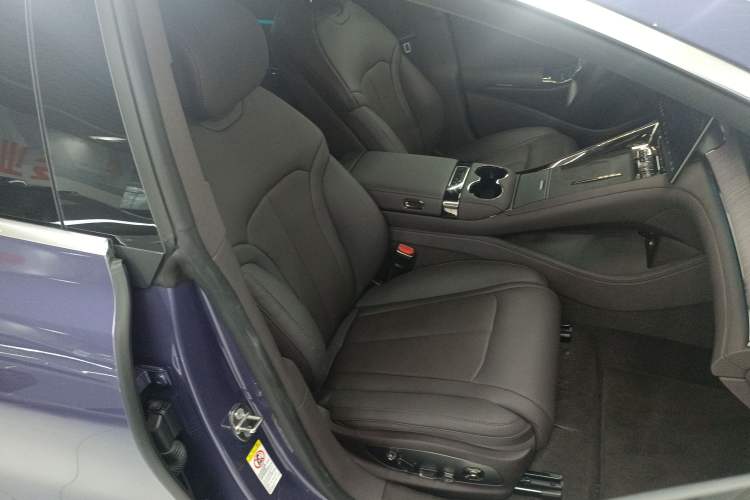 Used Denza Z9 2024 1100 km Four-Wheel Drive Max Version Right Front Seat