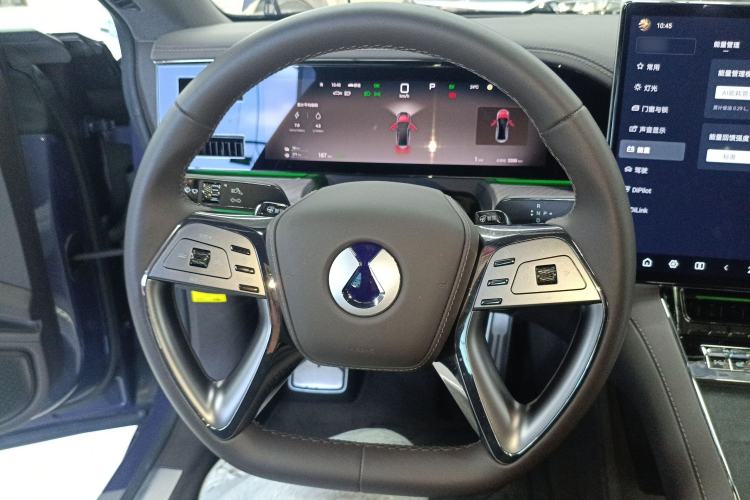 Used Denza Z9 2024 1100 km Four-Wheel Drive Max Version Steering Wheel