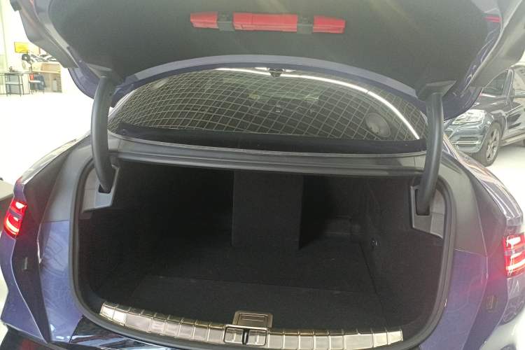 Used Denza Z9 2024 1100 km Four-Wheel Drive Max Version Trunk