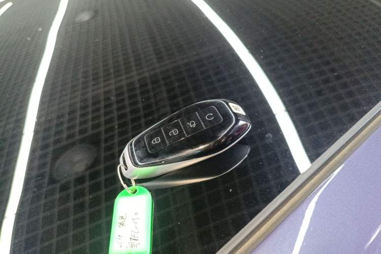 Used Denza Z9 2024 1100 km Four-Wheel Drive Max Version Vehicle Key