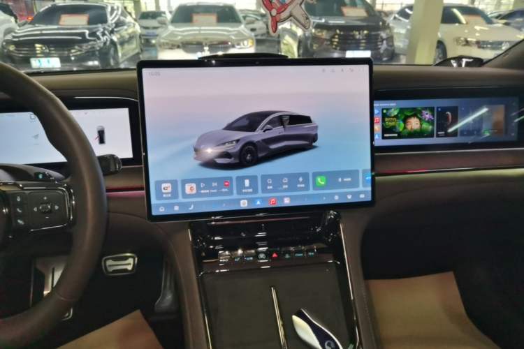 Used Denza Z9 2024 1100 km Four-Wheel Drive Max Version Audio And AC Panel
