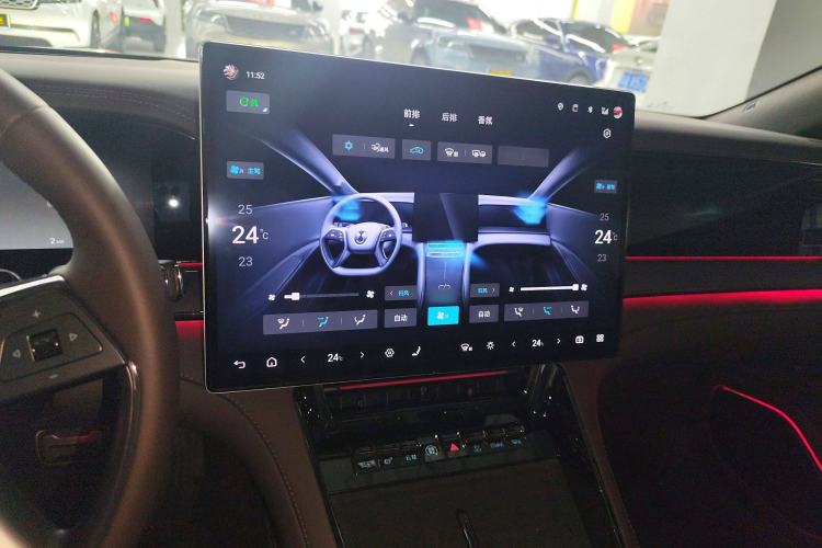 Used Denza Z9 2024 1100 km All-Wheel-Drive Ultra Version Audio And AC Panel