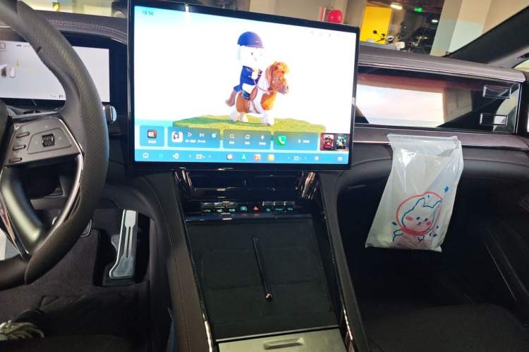 Used Denza Z9 2024 1100 km All-Wheel-Drive Ultra Version Audio And AC Panel