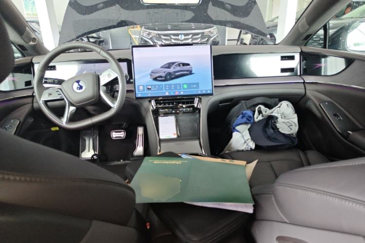 Used Denza Z9 2024 1100 km Four-Wheel Drive Max Version Center Console